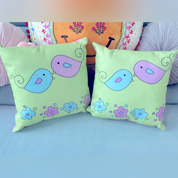 🩷BUNDLE of 2 OUTDOOR “BIRDIE” 16x16 THROW PILLOWS,REVERSIBLE - Picture 2 of 3